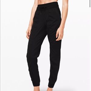 Lululemon Dance Studio Joggers - Size 6 - Like new